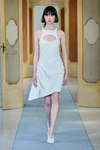 Look 15